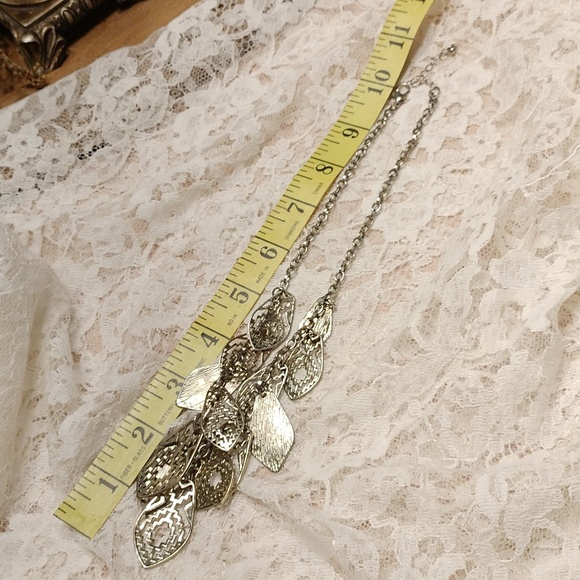 ⚜️ Vintage Gold Tone Statement Necklace - Picture 5 of 6